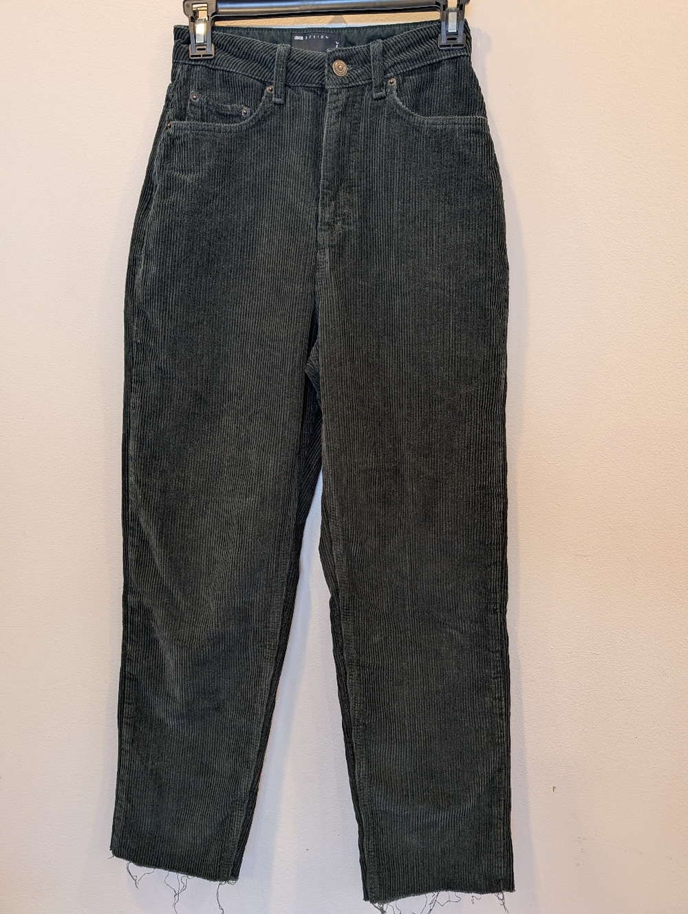 ASOS DESIGN Corduroy barrel leg trouser in Dark Green - Picture 2 of 8